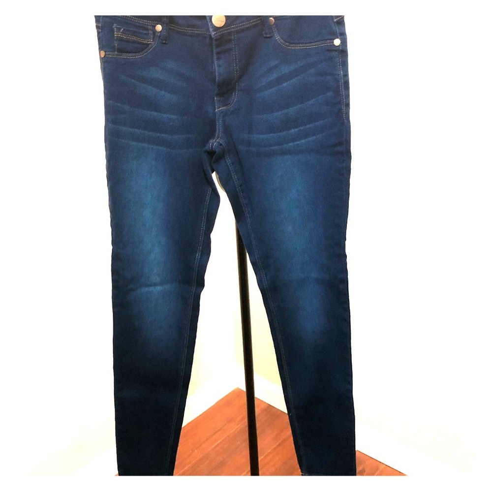 5 for $25! 1822 legging style jeans. Size 28